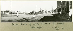 1917年9月、カイロのスルタンを受け入れる準備ができているパレード 作： Capt. Arthur Rhodes